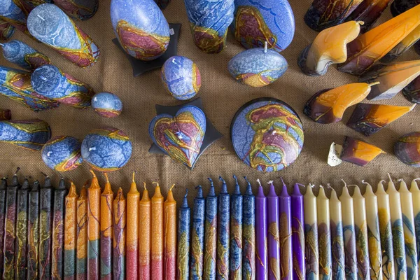 Kleurrijke handgemaakte kaarsen — Stockfoto