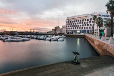 Marina ile eğlence tekneler