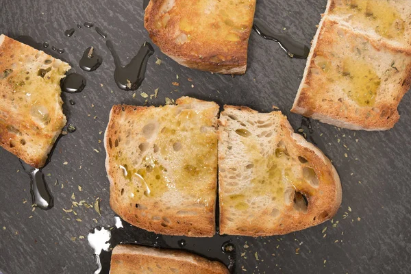 Toastový chléb s olivovým olejem — Stock fotografie