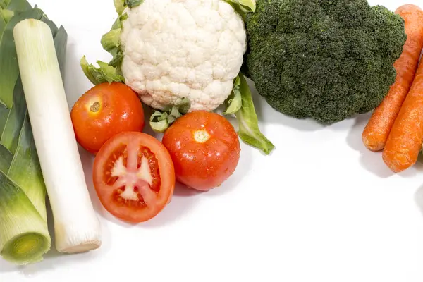 白い背景に分離されたぬれた野菜 — ストック写真
