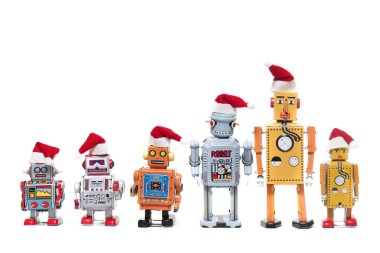 Beyaz bir arka plan üzerinde izole xmas şapkalı Vintage teneke robot oyuncaklar.