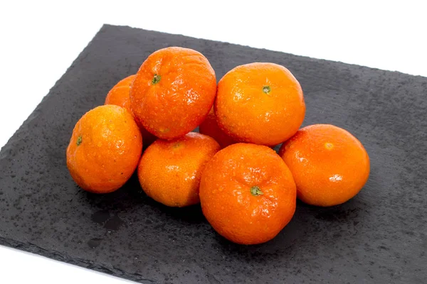 Clementinas Húmedas Frutas Una Losa Negra Esquisto —  Fotos de Stock