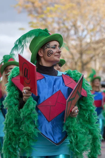 Λουλέ Πορτογαλία Φεβρουαρίου 2018 Πολύχρωμο Καρναβάλι Συμμετέχοντες Φεστιβάλ Στην Πόλη — Φωτογραφία Αρχείου