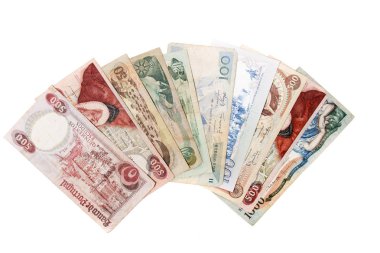 Beyaz arka plan üzerinde izole eski paralar