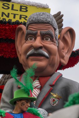 Loule, Portekiz - Şubat 2018: Renkli karnaval geçit Festivali katılımcı Loule City, Portekiz.