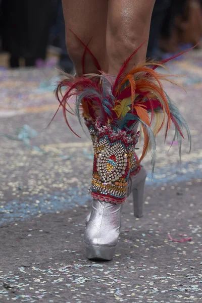 Beine Eines Farbenfrohen Karneval Karneval Parade Festival Weibliche Teilnehmerin — Stockfoto