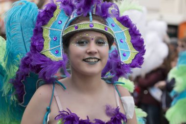 Loule, Portekiz - Şubat 2018: Renkli karnaval geçit festival katılımcıları Loule City, Portekiz.