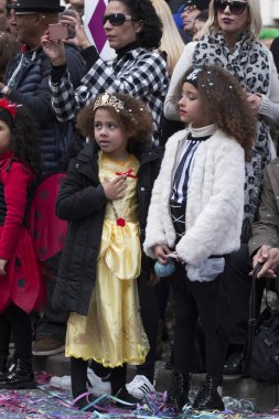 Loule, Portekiz - Şubat 2018: Renkli karnaval (Carnaval) geçit 