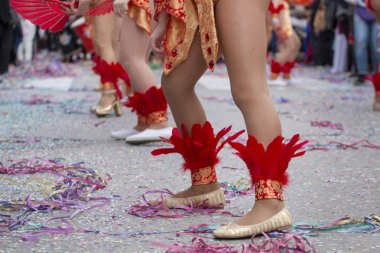 Renkli karnaval (Carnaval) geçit festival famel katılımcı dans.