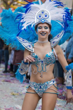 Loule, Portekiz - Şubat 2018: Renkli karnaval (Carnaval) geçit festival katılımcıları Loule City, Portekiz.