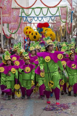Loule, Portekiz - Şubat 2018: Renkli karnaval (Carnaval) geçit festival katılımcıları Loule City, Portekiz.