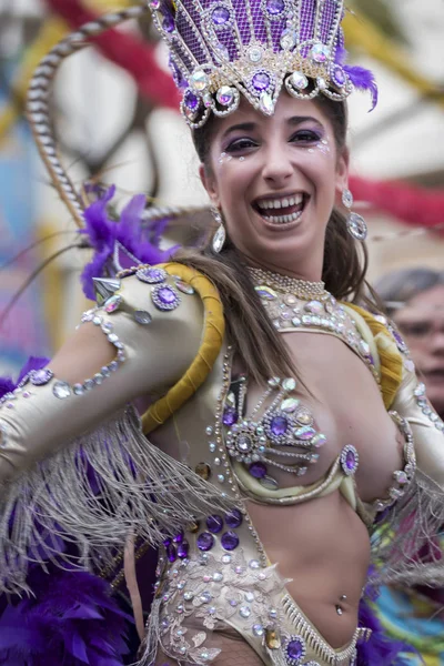 LOULE, PORTUGAL - FÉVRIER 2018 : Carnaval coloré — Photo