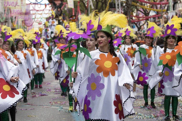 LOULE, PORTUGAL - FEB 2018: Colorido desfile de carnaval —  Fotos de Stock