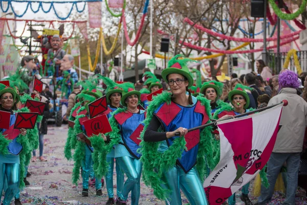 Loule, Portekiz - Şubat 2018: Renkli karnaval (Carnaval) geçit festival katılımcıları Loule City, Portekiz.