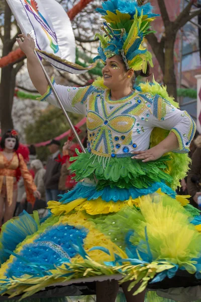 Loule, Portekiz - Şubat 2018: Renkli karnaval (Carnaval) geçit festival katılımcıları Loule City, Portekiz.