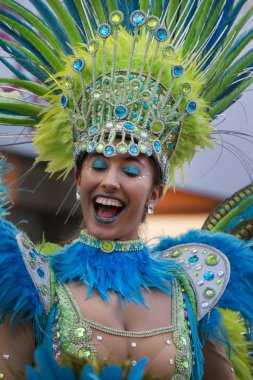 Loule, Portekiz - Şubat 2018: Renkli karnaval (Carnaval) geçit festival katılımcıları Loule City, Portekiz.