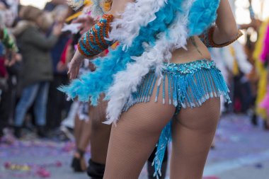 Loule, Portekiz - Şubat 2018: dans renkli karnaval (Carnaval) geçit festival famel katılımcı.