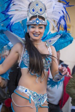 Loule, Portekiz - Şubat 2018: Renkli karnaval (Carnaval) geçit 