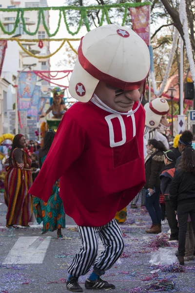Loule, Portekiz - Şubat 2018: Renkli karnaval (Carnaval) geçit 
