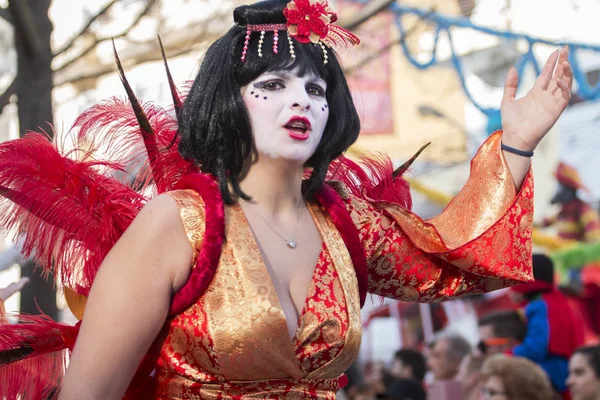 LOULE, PORTUGAL - FEB 2018: Colorido desfile de carnaval —  Fotos de Stock