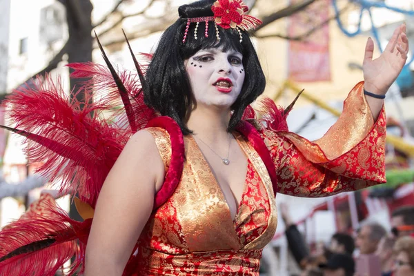 LOULE, PORTUGAL - FÉVRIER 2018 : Carnaval coloré — Photo