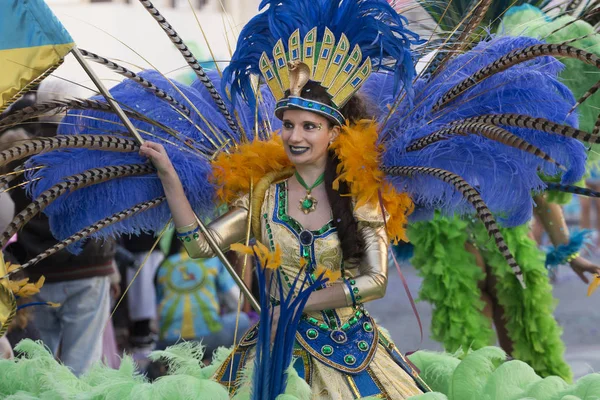 LOULE, PORTUGAL - FEB 2018: Colorido desfile de carnaval —  Fotos de Stock