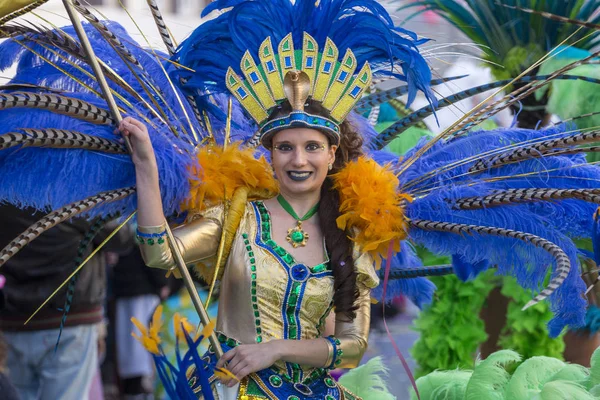 LOULE, PORTUGAL - FEB 2018: Colorido desfile de carnaval —  Fotos de Stock