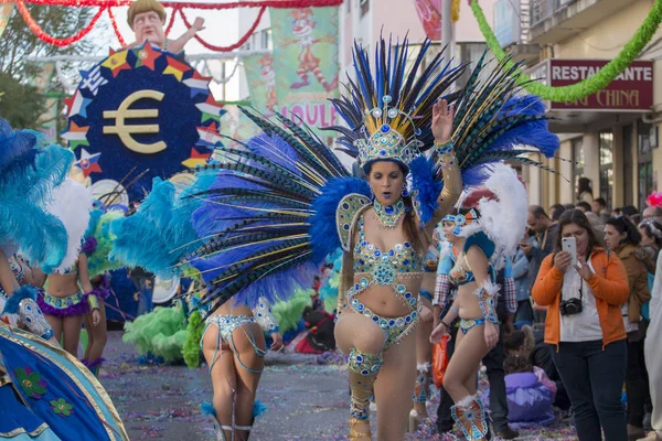 Loule, Portekiz - Şubat 2018: Renkli karnaval (Carnaval) geçit — Stok fotoğraf