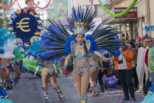 Loule, Portekiz - Şubat 2018: Renkli karnaval (Carnaval) geçit — Stok fotoğraf