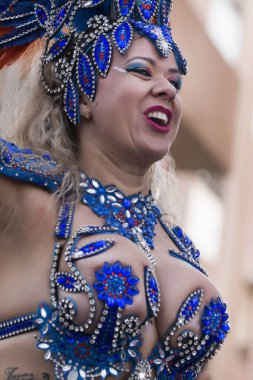 Loule, Portekiz - Şubat 2018: Renkli karnaval (Carnaval) geçit festival katılımcıları Loule City, Portekiz.