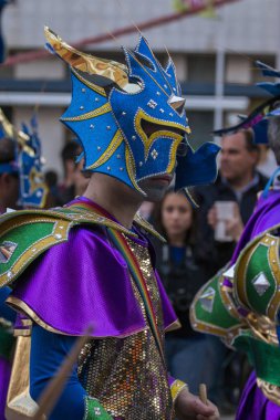 Loule, Portekiz - Şubat 2018: Renkli karnaval (Carnaval) geçit festival katılımcıları Loule City, Portekiz.