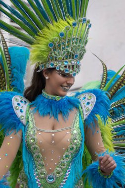Loule, Portekiz - Şubat 2018: Renkli karnaval (Carnaval) geçit festival katılımcıları Loule City, Portekiz.
