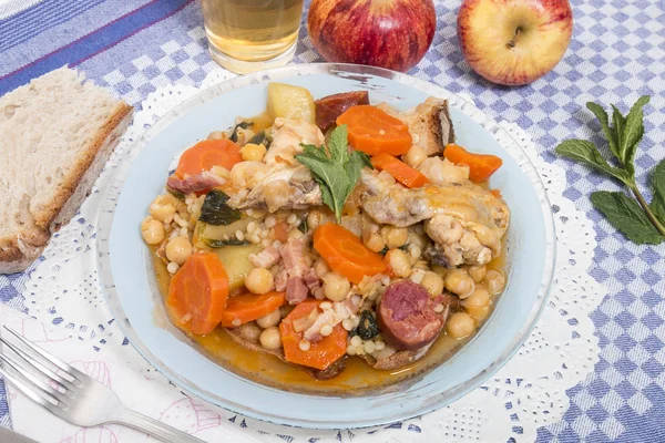 Traditional Portuguese Meal Chickpeas Chicken Carrot Chorizo — Stock Photo, Image