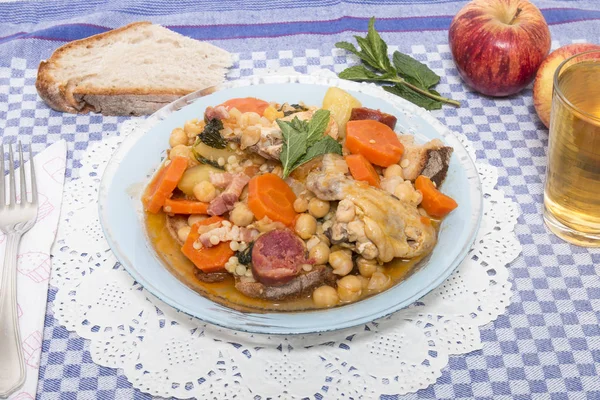 Traditional Portuguese Meal Chickpeas Chicken Carrot Chorizo — Stock Photo, Image