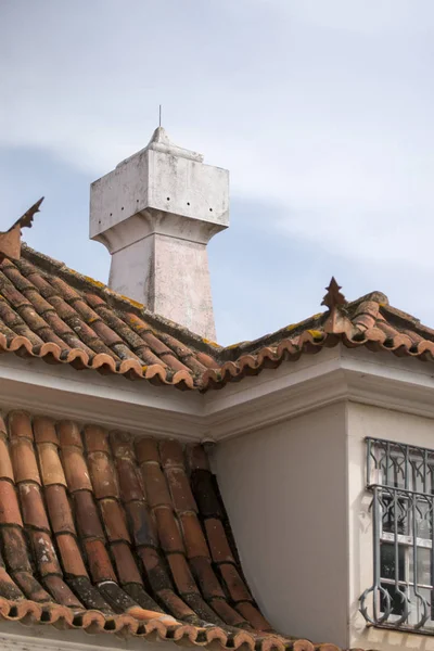 Tipik Portekizce Kırmızı Kiremit Çatı Görünümü — Stok fotoğraf