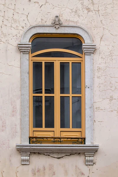 Typiska Fönster För Portugisiska Arkitekturen Byggnader — Stockfoto