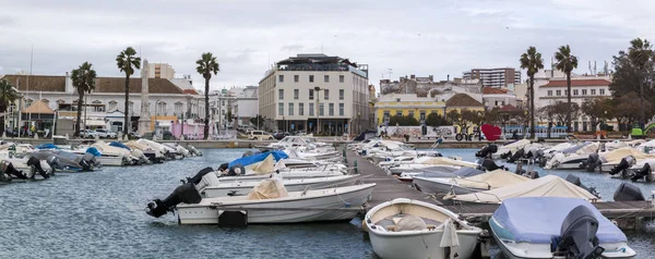 Breed Uitzicht Faro Stad Dokken Met Vissen Recreatieve Boten — Stockfoto