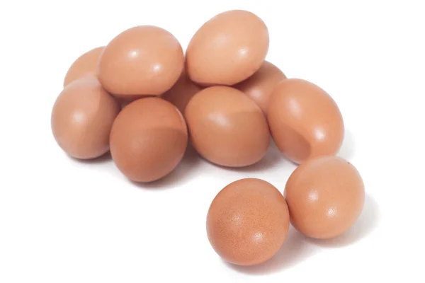 Beyaz Bir Arka Plan Üzerinde Izole Tavuk Yumurtası Yığını — Stok fotoğraf