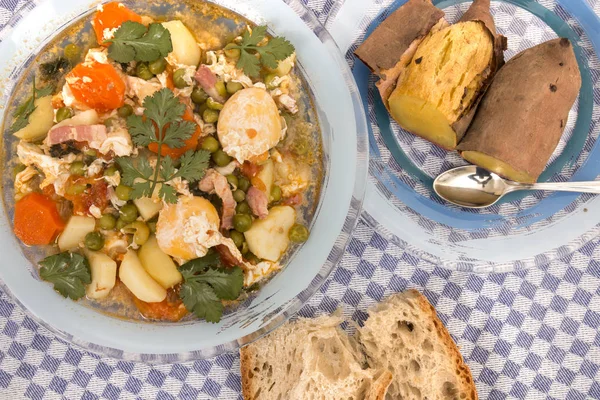 Традиционная Португальская Кухня Зеленого Гороха Яйцом Картофелем Морковью — стоковое фото