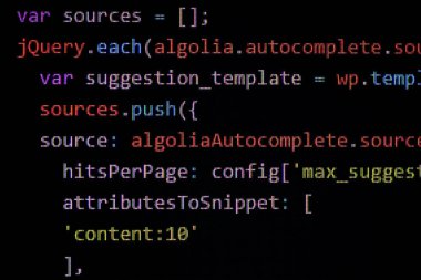 Bilgisayar web sayfası kodu html dosyası içinde yakın çekim.