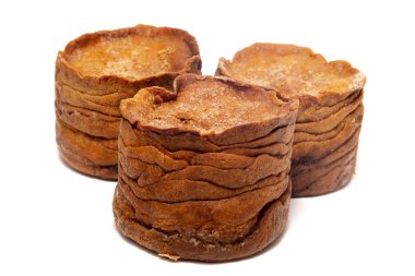 Beyaz bir arka plan üzerinde izole ünlü Portekizli folar pasta.