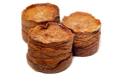 Beyaz bir arka plan üzerinde izole ünlü Portekizli folar pasta.