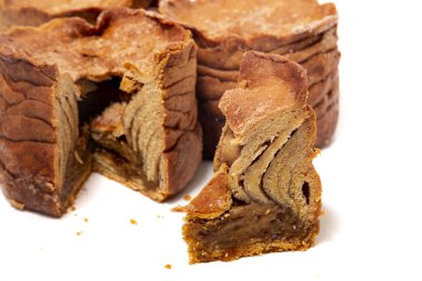 Beyaz bir arka plan üzerinde izole ünlü Portekizli folar pasta.