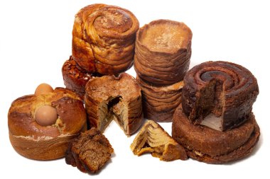 Beyaz bir arka plan üzerinde izole ünlü Portekizli folar kek karışımı.