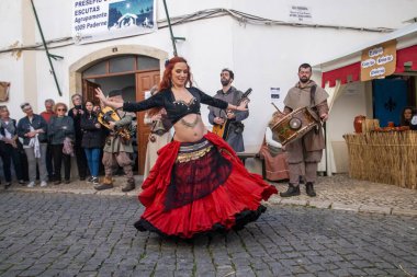 Festivalde ortaçağ sanatçıları