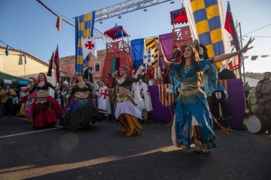 Festivalde ortaçağ sanatçıları