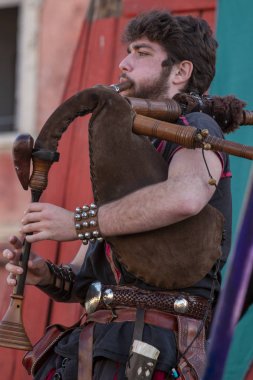 Festivalde ortaçağ sanatçıları