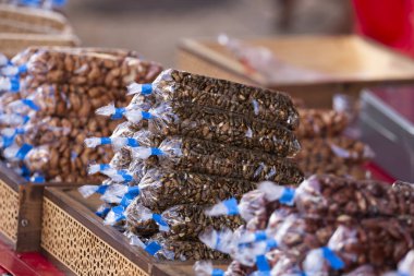 Kızarmış tatlı tohumlar.