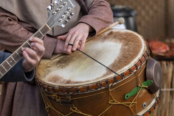 中世の大鼓手 — ストック写真