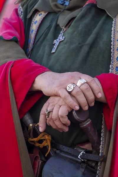 Ortaçağ asker elini kapat. — Stok fotoğraf